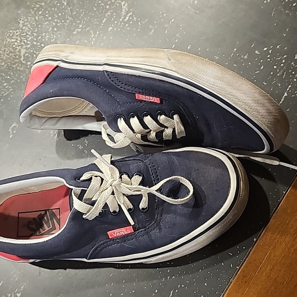 Vans shoes women's size 8 - Picture 2 of 3
